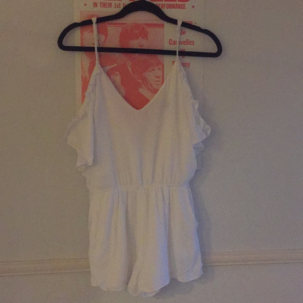 Open shoulder ruffle romper